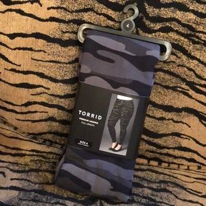 Torrid Black/Gray Camo Full Length Leggings Size 4X
